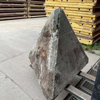 Protitankový železobetonový jehlan rozsocháč dračí zub