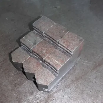 Tvrdé čelisti obrácené