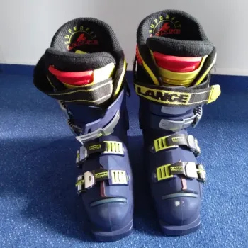 Prodám dětské lyžařské boty zn.Lange. Velikost 267mm