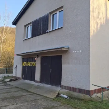 V Plzni město (část Bukovec) pronajmu prostory v rodinném domě u řeky.