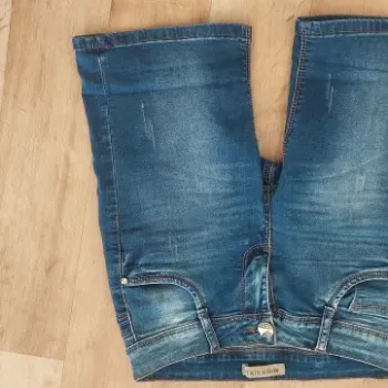 Prodám dívčí riflové elastické kraťasy