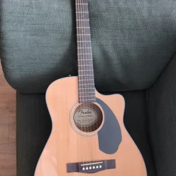 Fender - elektroakustická kytara s ladičkou - jako nová